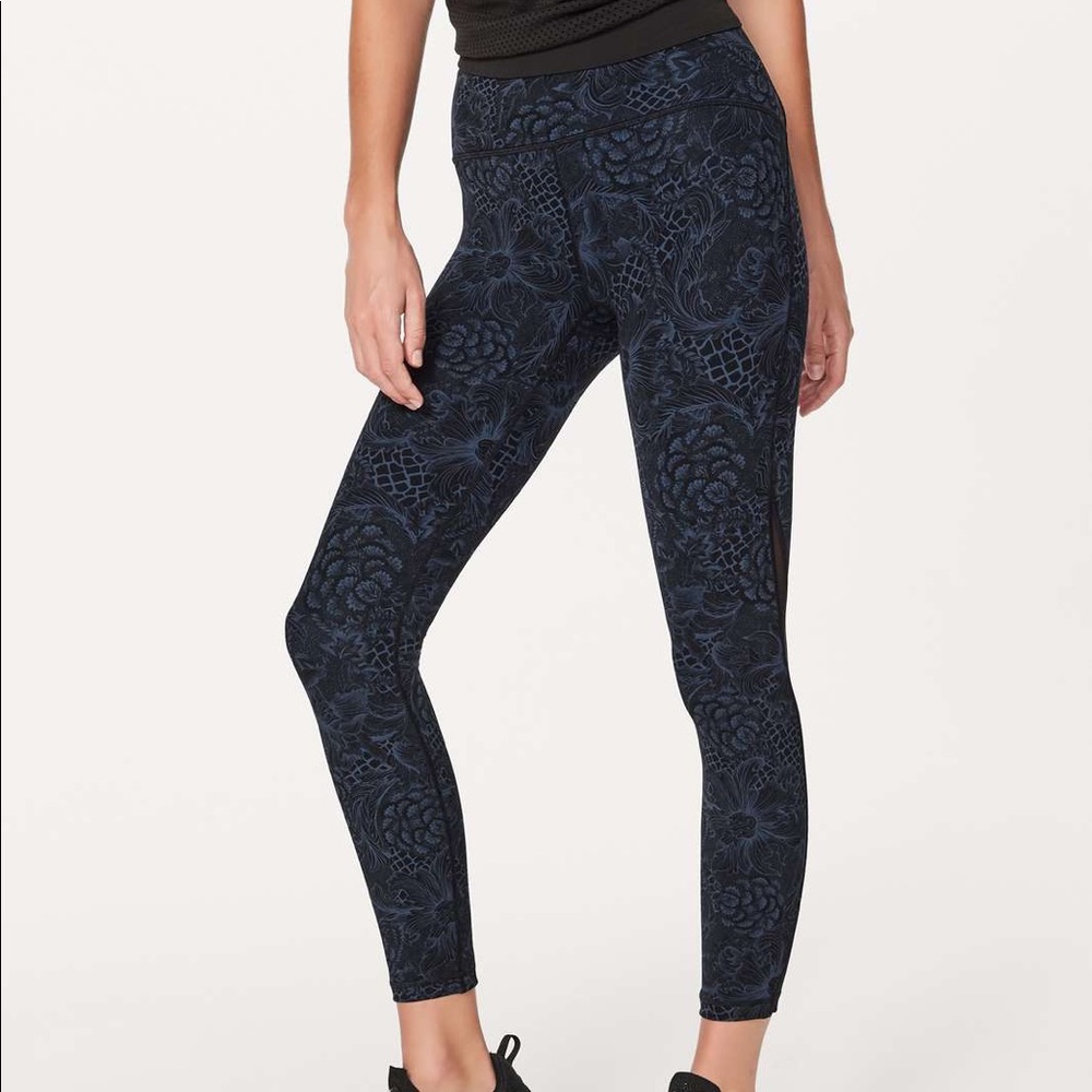 lululemon train times 7/8 pant 25" size 4 Nouveau Mach Blue Black
